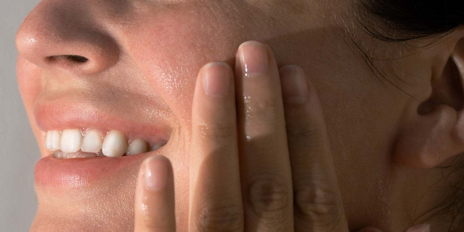 Alkohol in Kosmetik: Auswirkungen auf empfindliche Haut