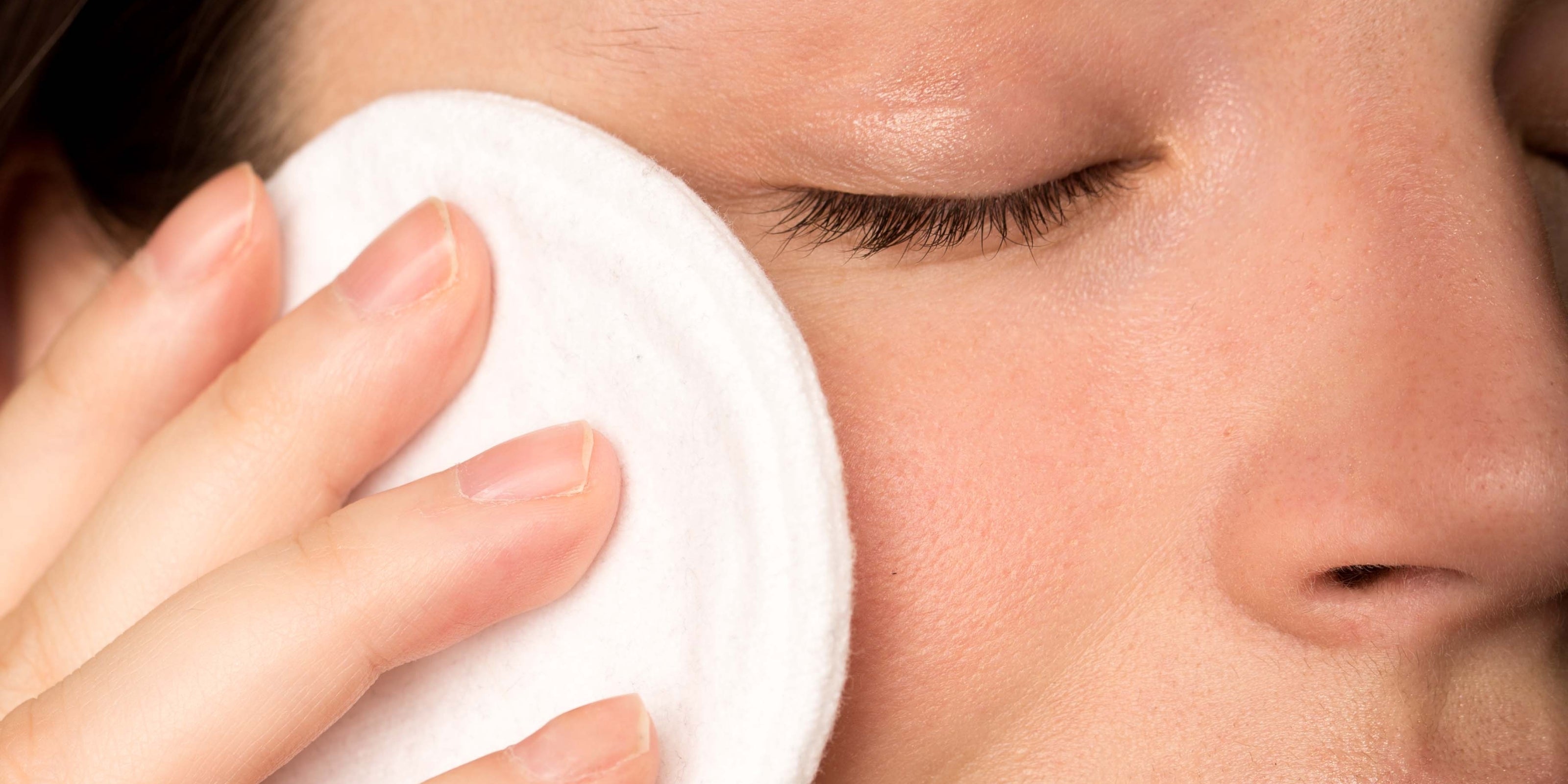 Hautanliegen, Model mit Produkt, HEJ ORGANIC