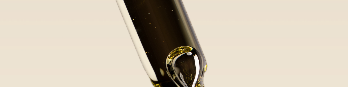 Skin Longevity Magazin, Pipette mit Produkt, HEJ ORGANIC