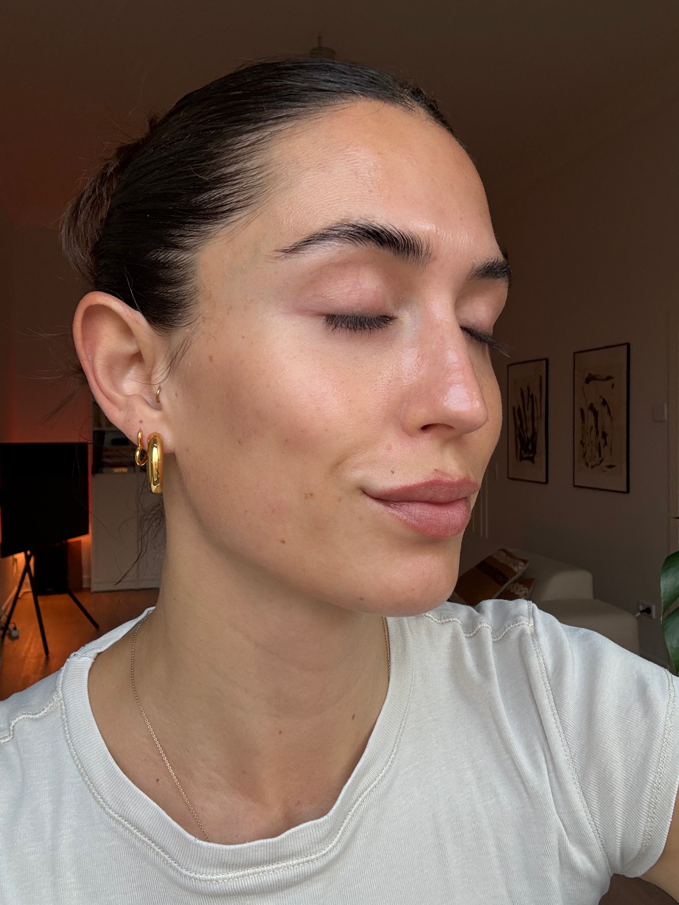 Sensitive 24h Face Cream, Model nach Anwendung, HEJ ORGANIC