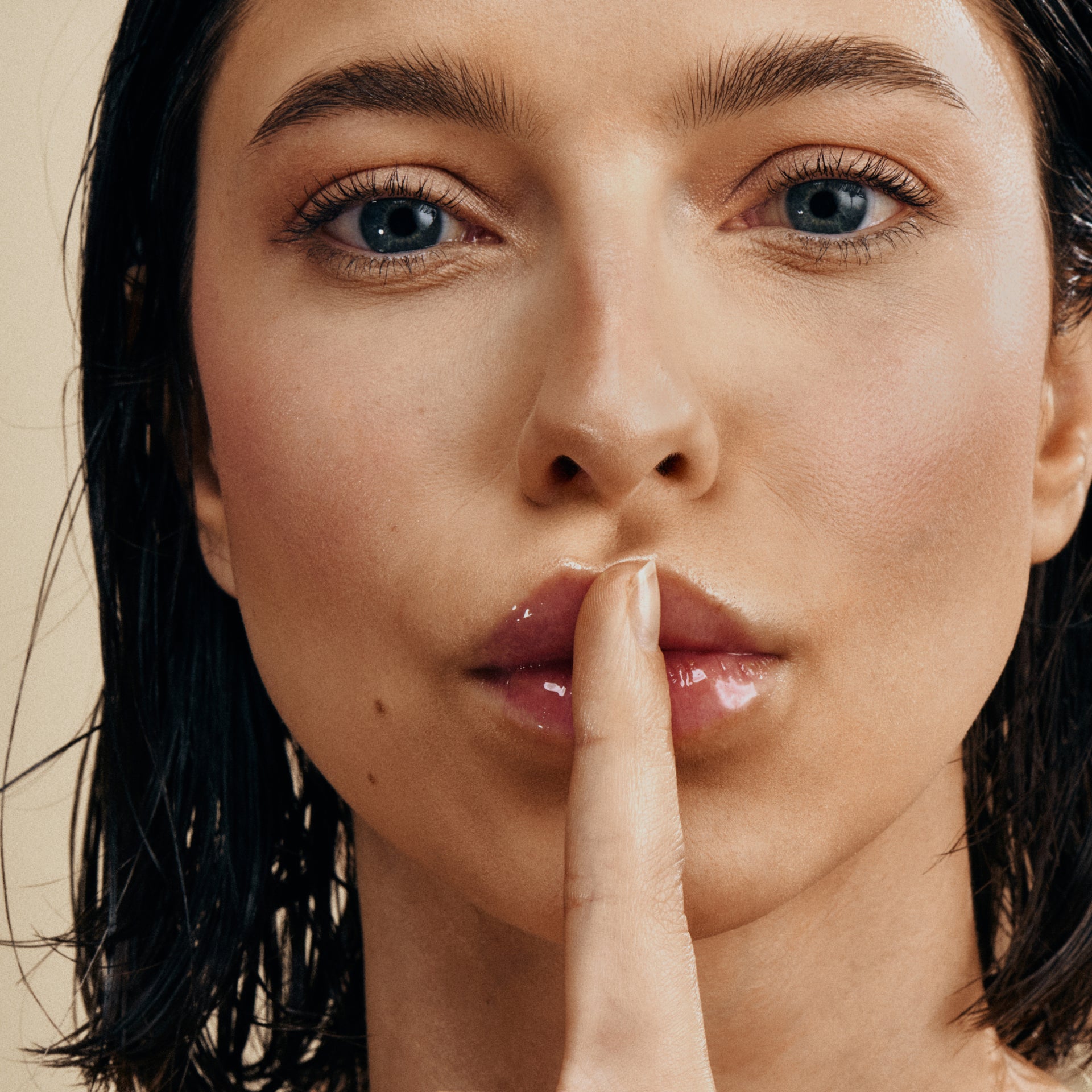 peptide lip treatment, Model benutzt Produkt, HEJ ORGANIC
