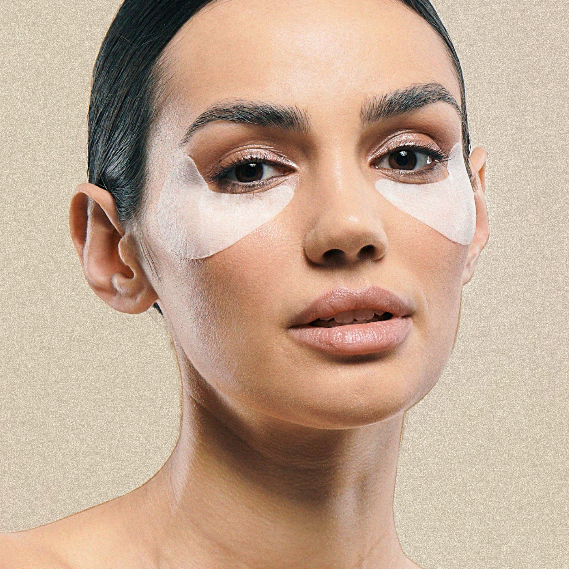 Augenpads sensible haut, Model benutzt Produkt, HEJ ORGANIC