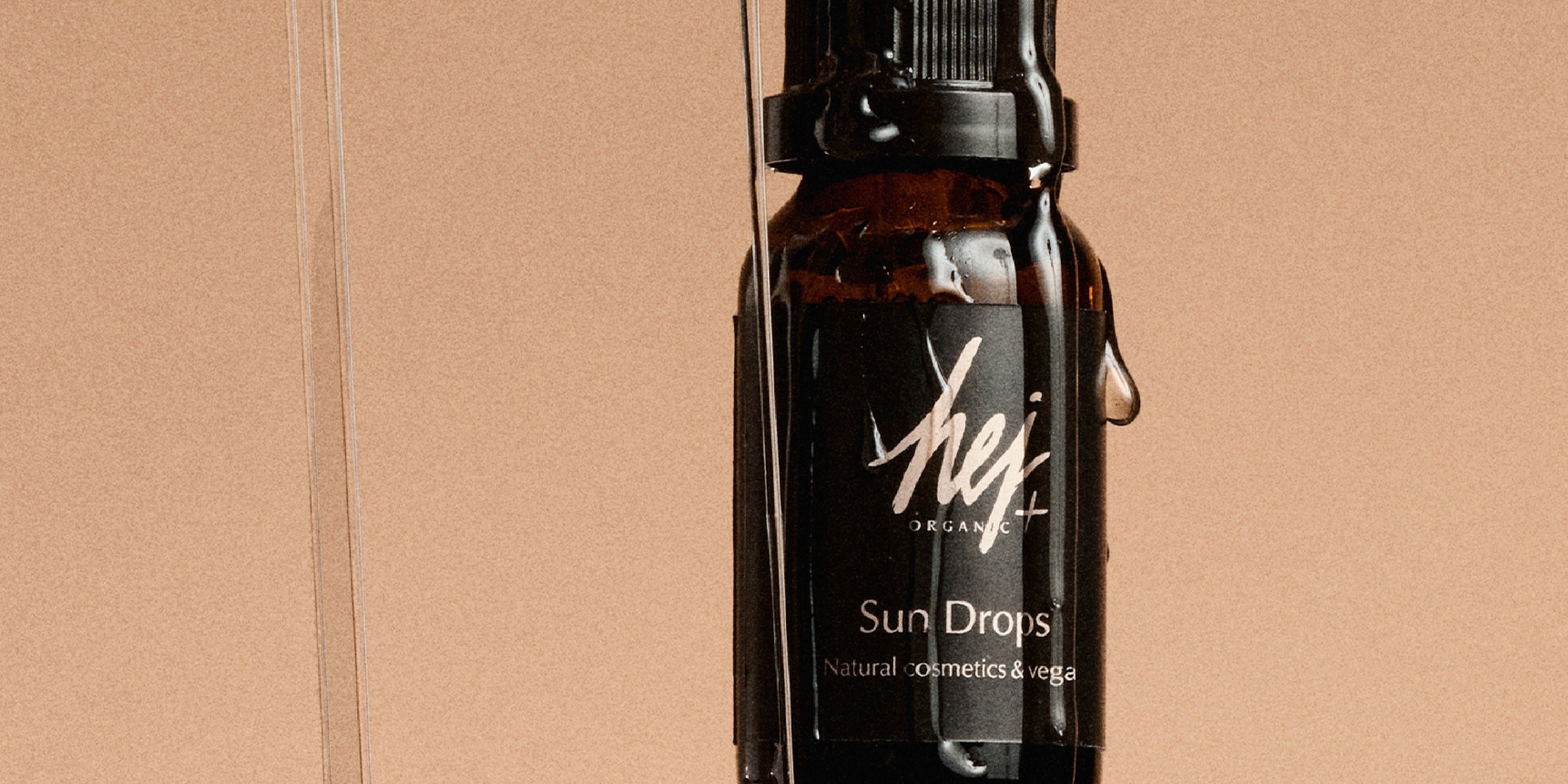 Natürlich gebräunt – ganz ohne Sonne: Alles über Selbstbräuner-Tropfen fürs Gesicht