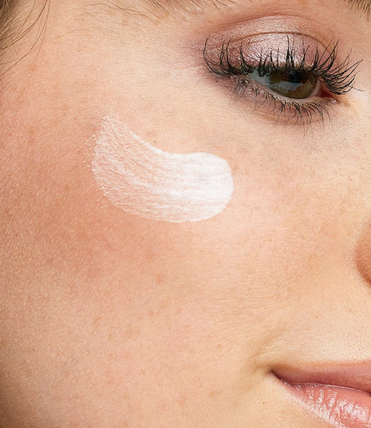 Aktions Produkte, Model Gesicht mit Creme, HEJ ORGANIC