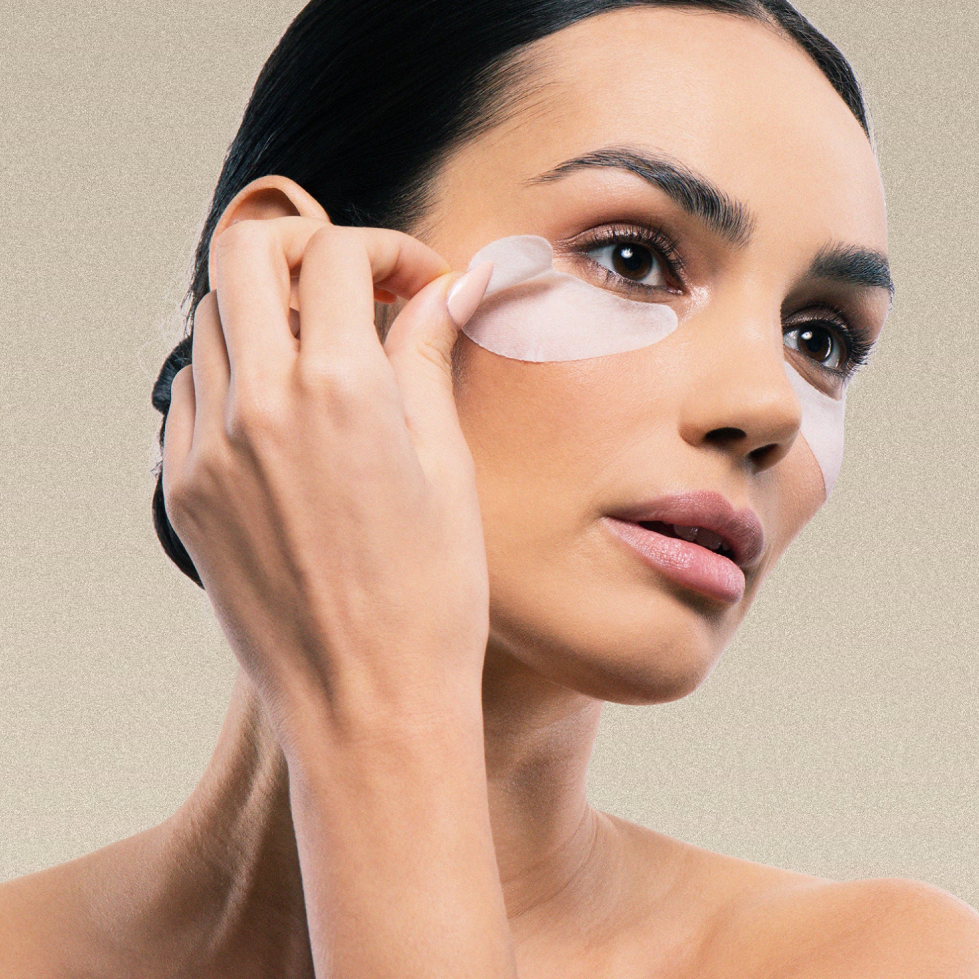 Caffeine Eye Patches, Model mit Eyepatches, HEJ ORGANIC